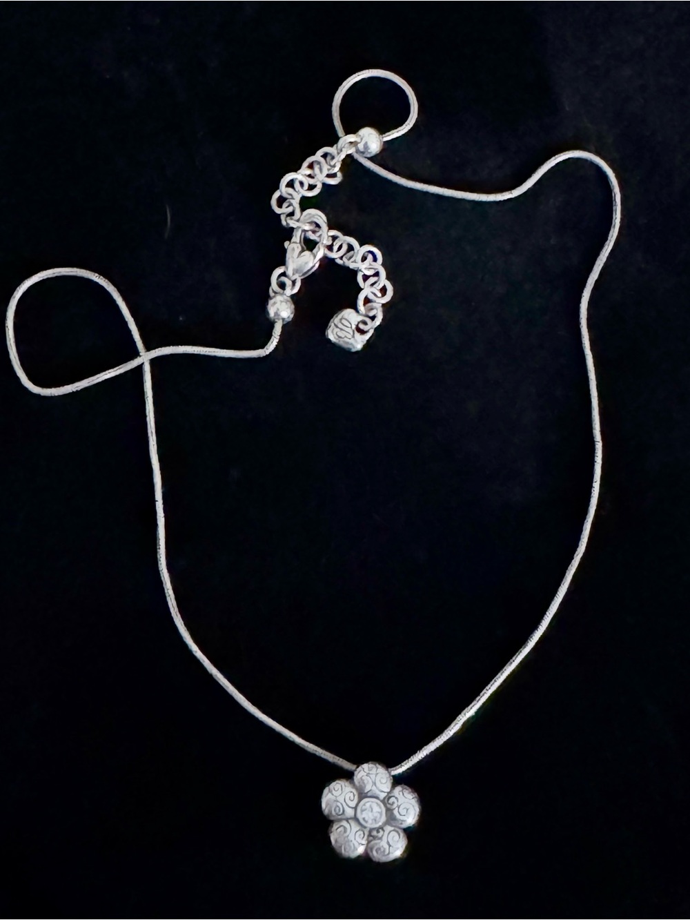 BRIGHTON SILVER FLOWER PENDANT NECKLACE VINTAGE